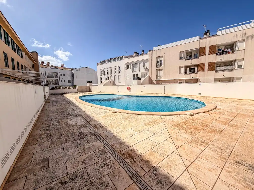 Piscina de Planta baixa en venda en Ciutadella de Menorca amb Piscina comunitària