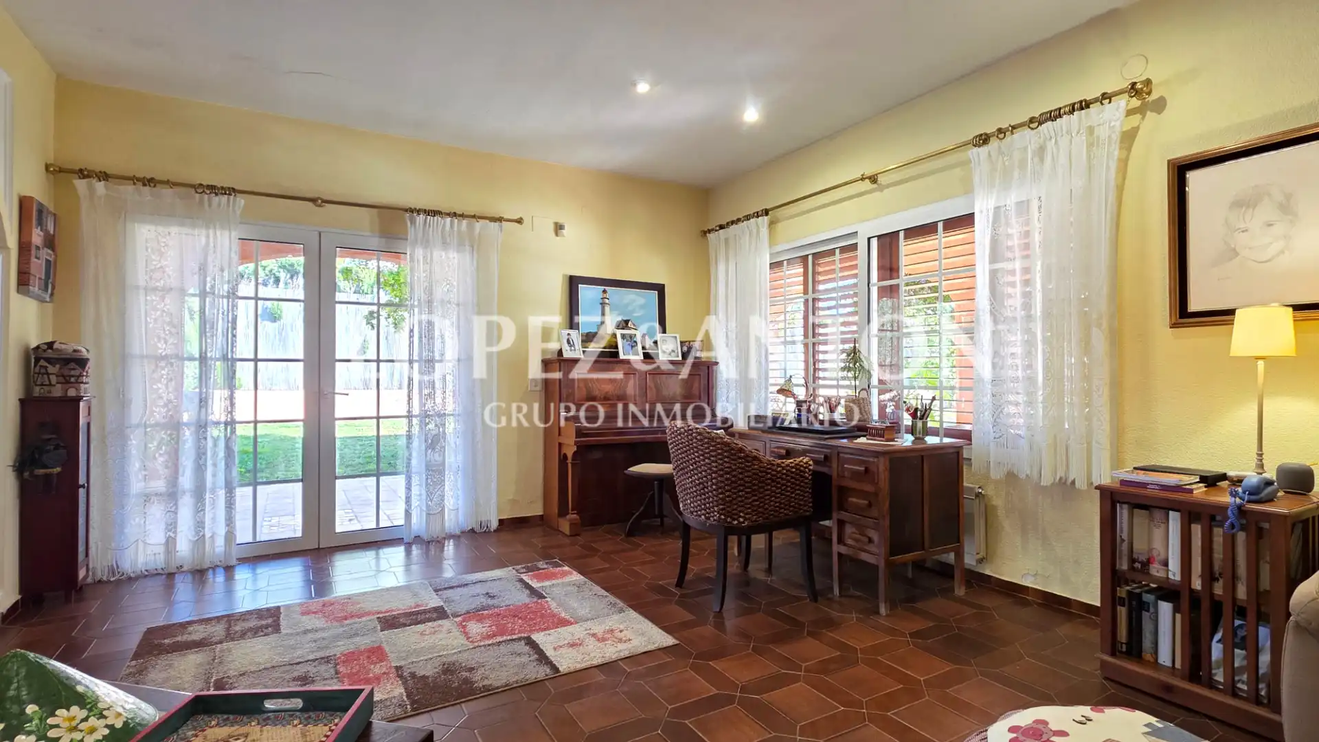 Sala d'estar de Casa o xalet en venda en La Pobla de Vallbona amb Aire condicionat, Calefacció i Jardí privat