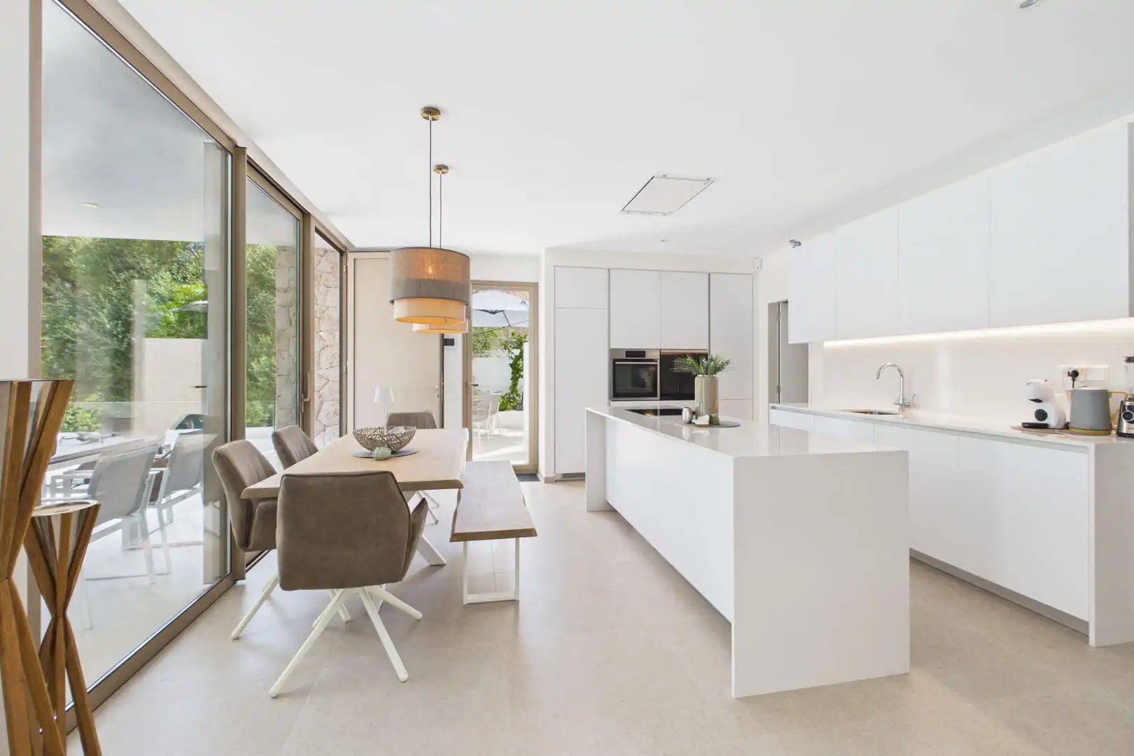 Küche von Einfamilien-Reihenhaus zum Verkauf in Capdepera mit Klimaanlage, Terrasse und Möbliert