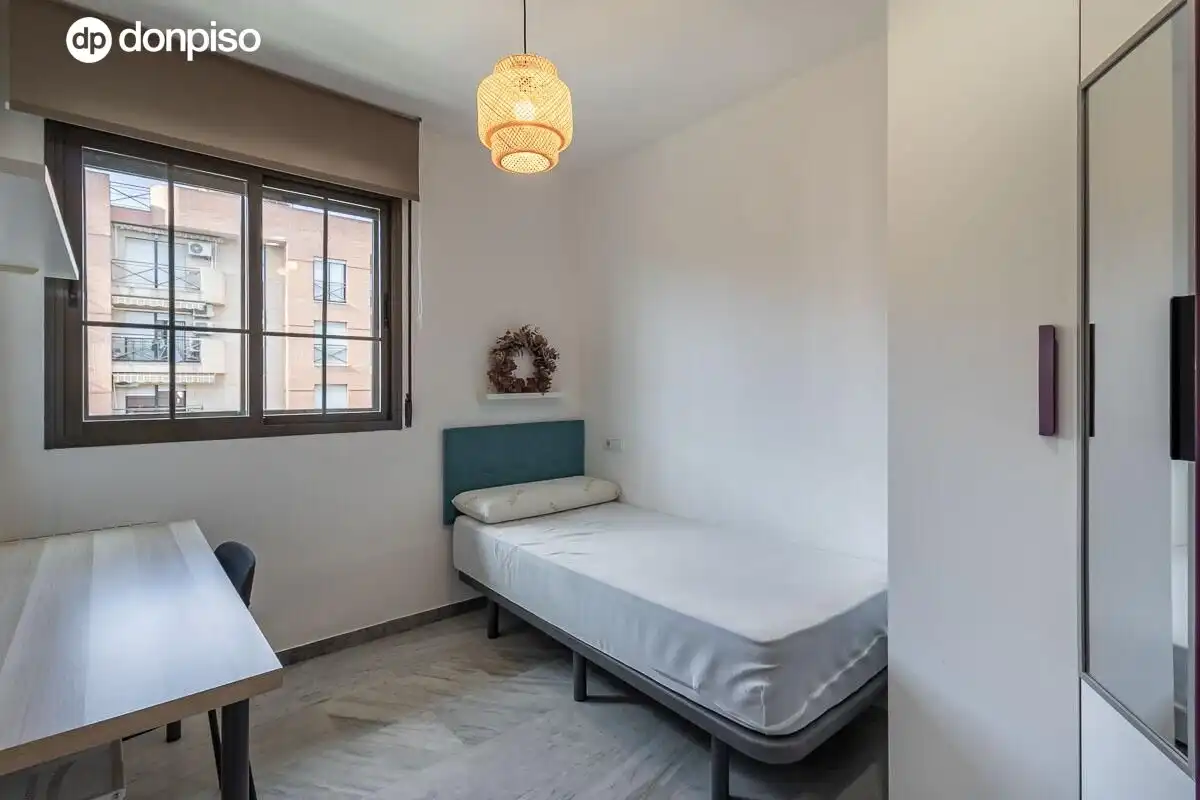 Dormitori de Pis en venda en Granada amb Aire condicionat, Calefacció i Piscina comunitària