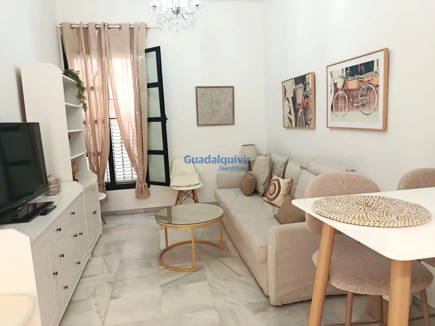 Sala d'estar de Apartament de lloguer en Sevilla amb Aire condicionat i Moblat