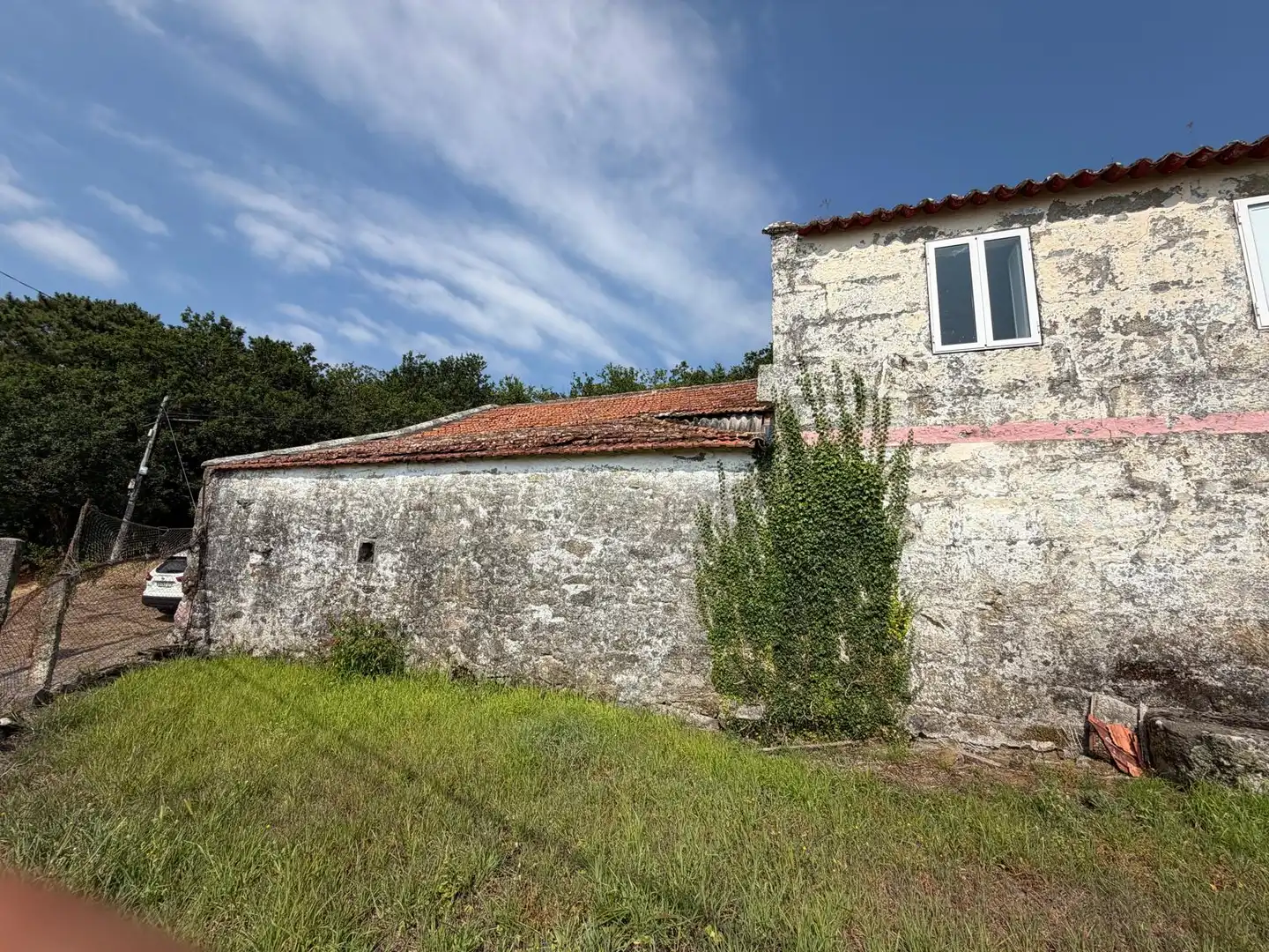 Vista exterior de Casa adosada en venda en Marín amb Jardí privat