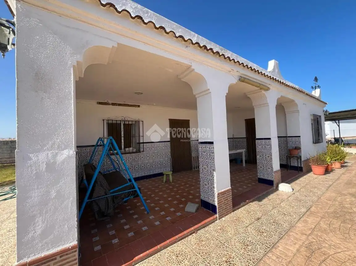Vista exterior de Finca rústica en venda en Chiclana de la Frontera amb Terrassa i Moblat