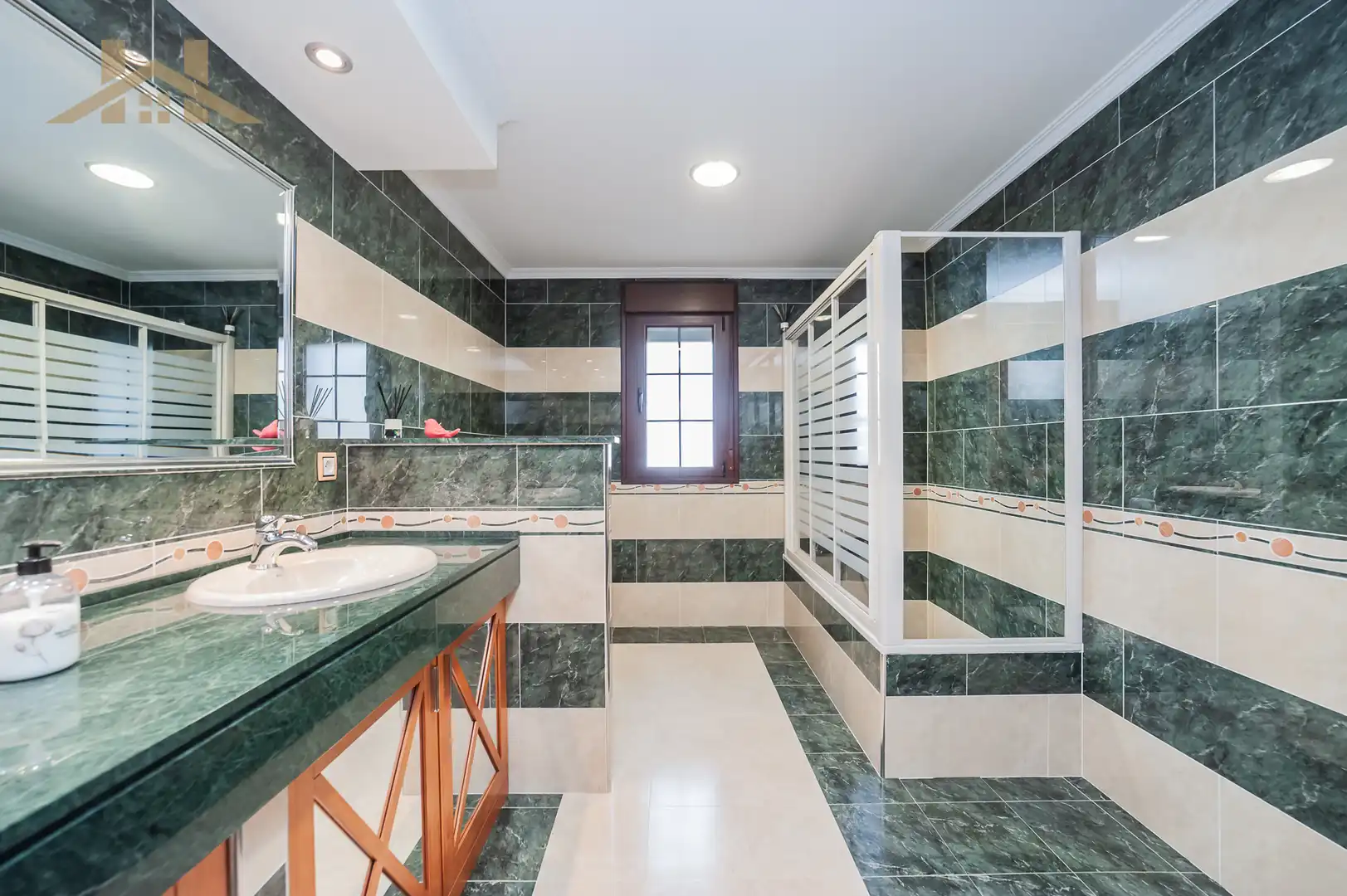 Bathroom of Houses for sale in La Montaña - El Cortijo
