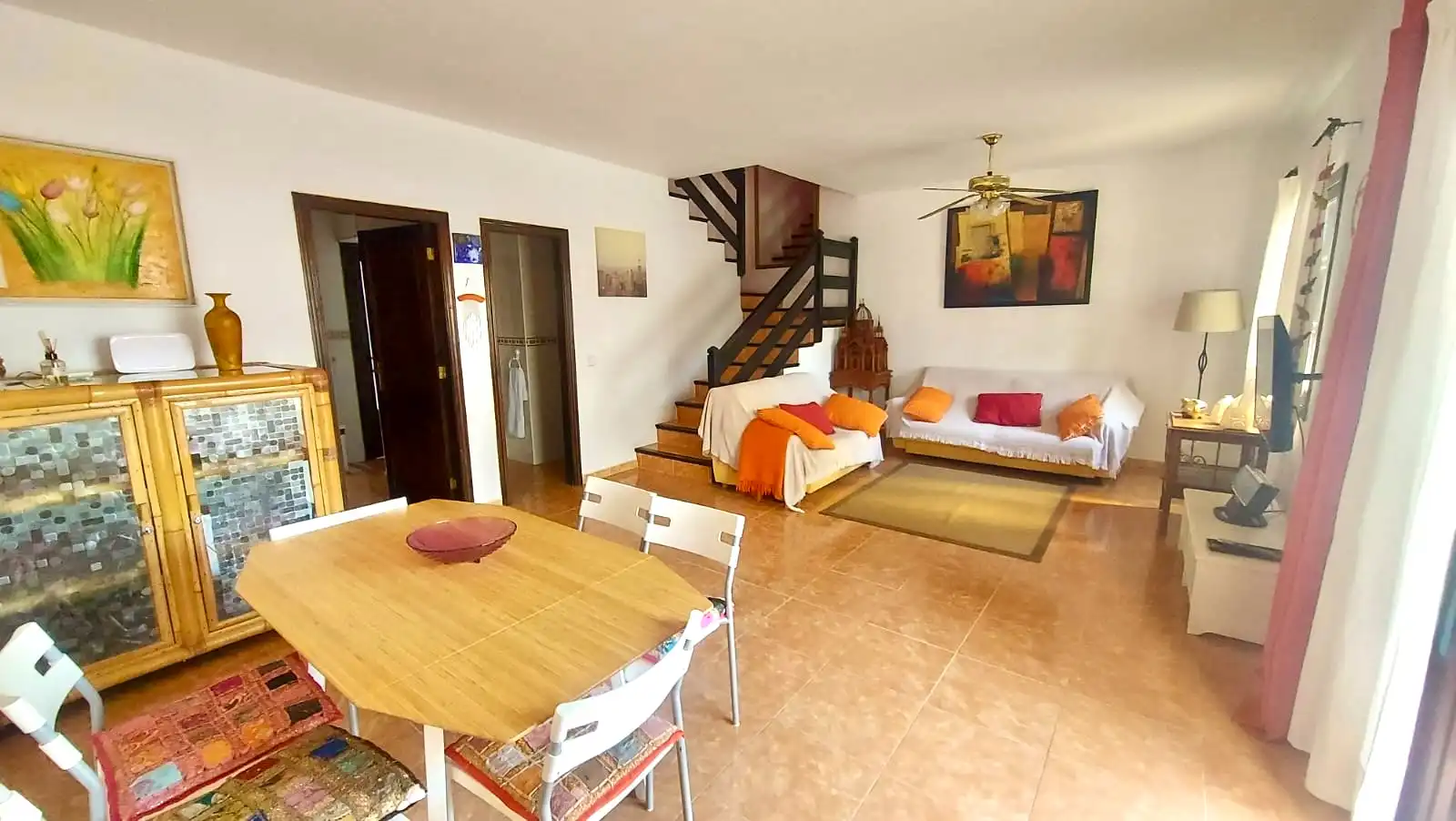 Sala d'estar de Casa adosada en venda en Teguise amb Jardí privat, Terrassa i Moblat