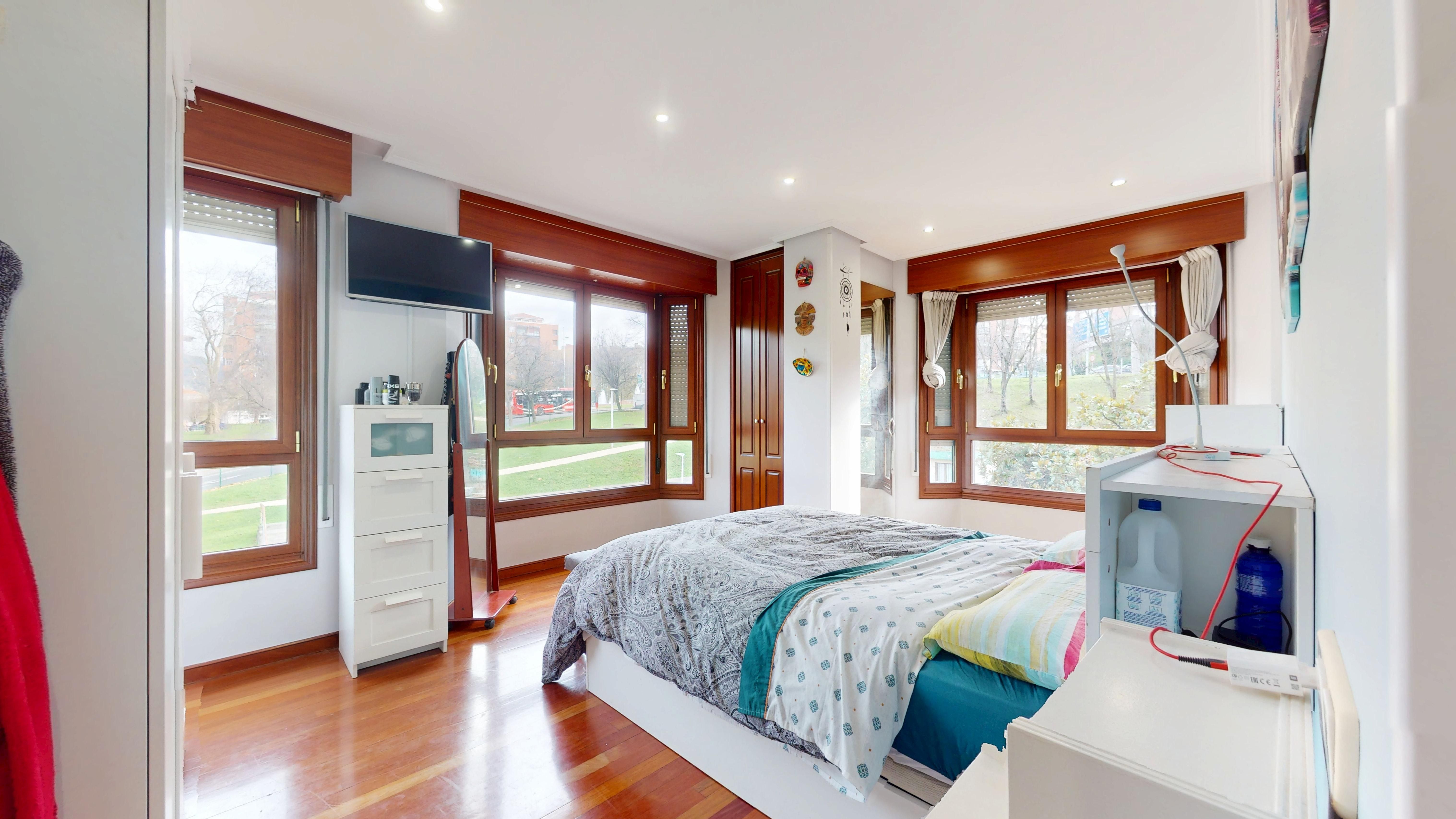 Dormitori de Pis en venda en Bilbao  amb Calefacció i Balcó