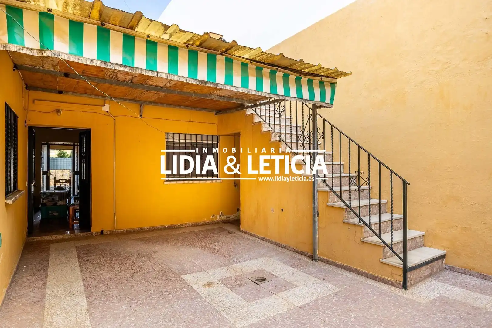 Vista exterior de Casa o xalet en venda en Alcalá de Guadaira amb Aire condicionat i Calefacció