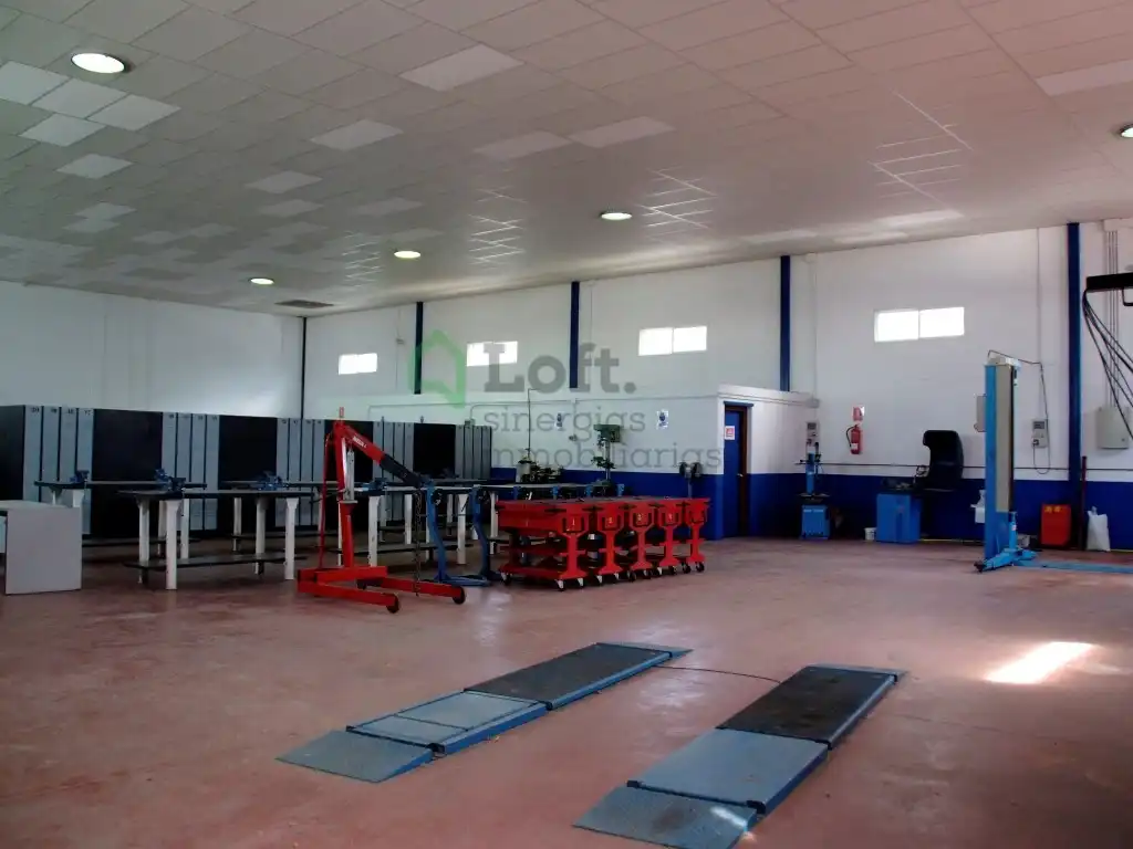 Fabrikhallen zum Verkauf in Badajoz