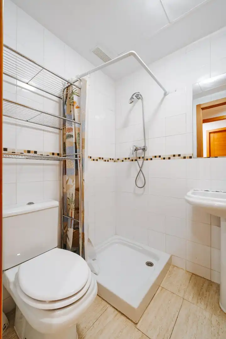 Bany de Apartament de lloguer en Villajoyosa / La Vila Joiosa amb Aire condicionat, Calefacció i Jardí privat
