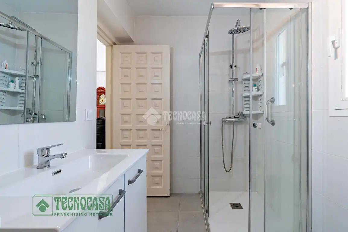 Bany de Casa o xalet en venda en Roquetas de Mar amb Calefacció, Terrassa i Alarma