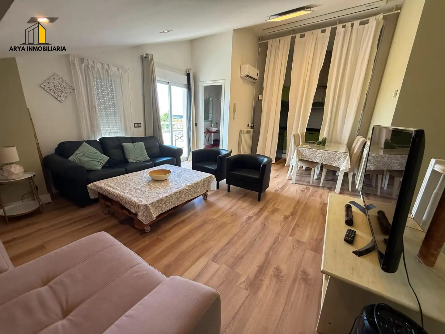 Sala d'estar de Dúplex de lloguer en Torrejón de Ardoz amb Aire condicionat, Calefacció i Terrassa