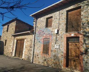 Vista exterior de Casa o xalet en venda en Carrocera amb Calefacció i Jardí privat