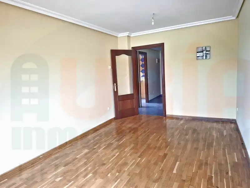 Sala d'estar de Pis en venda en Siero amb Calefacció i Parquet
