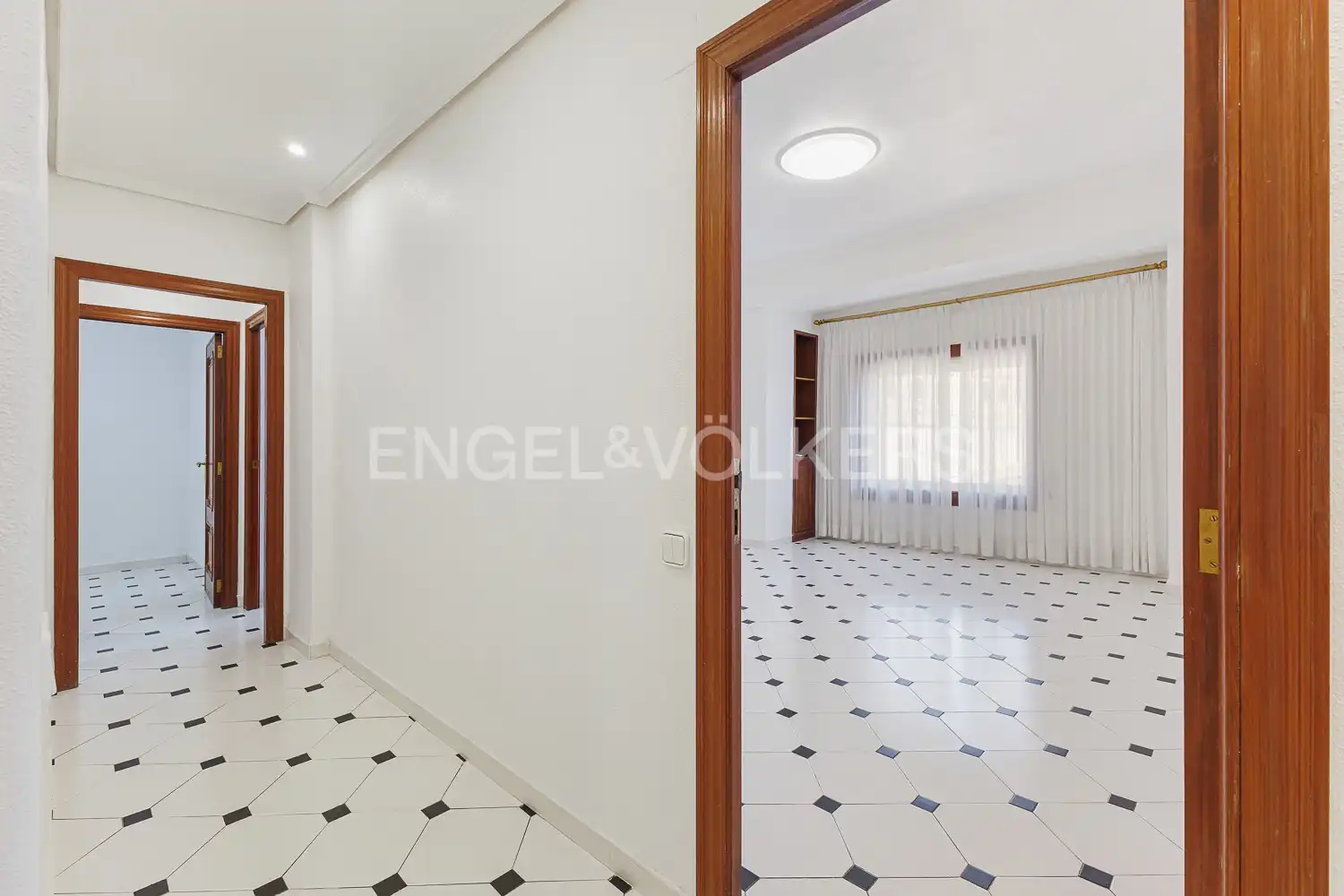 Wohnung zur Miete in Valencia mit Klimaanlage, Heizung und Terrasse