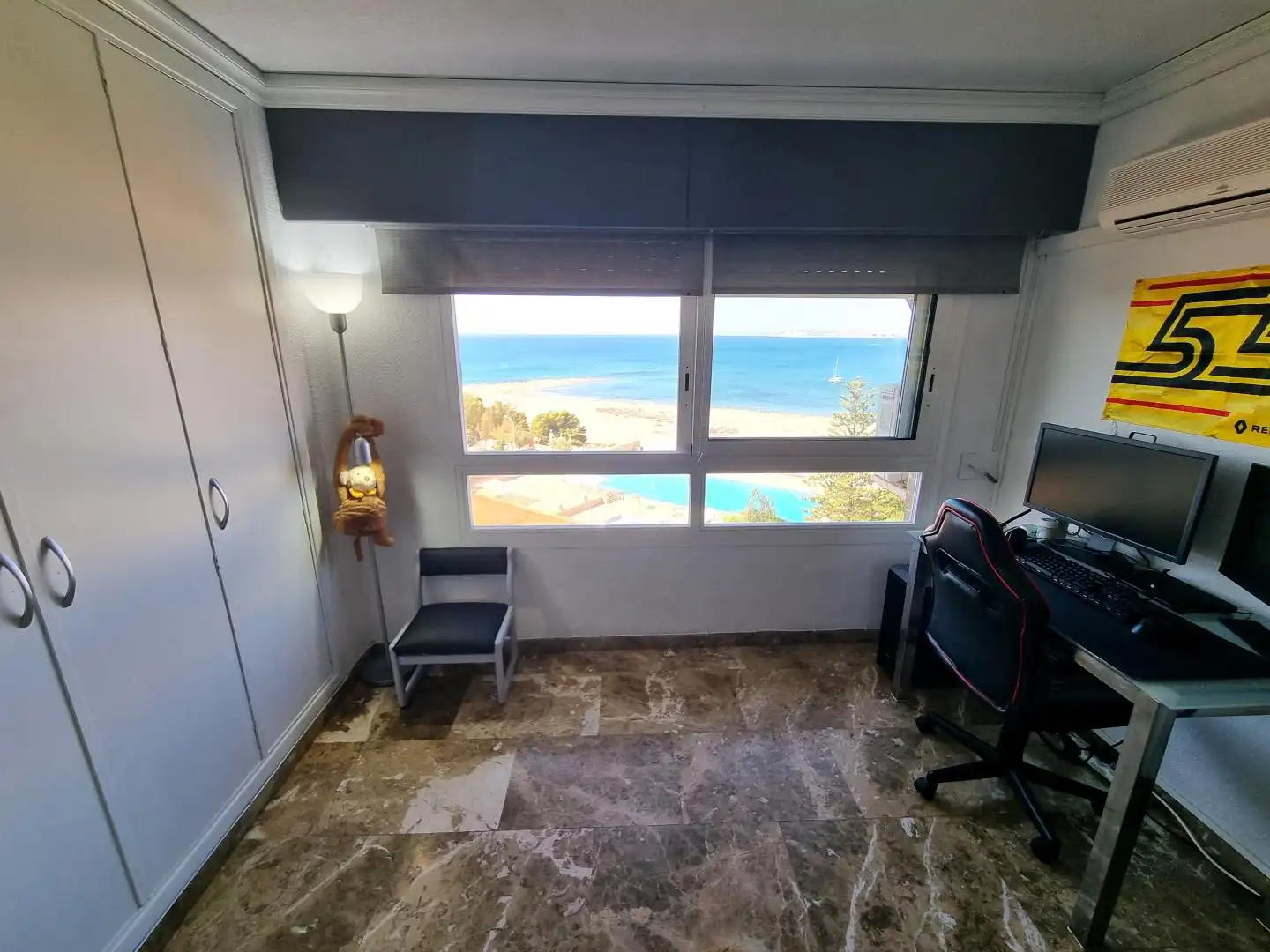Habitación de Piso en venta en Alicante / Alacant con Aire acondicionado, Terraza y Trastero