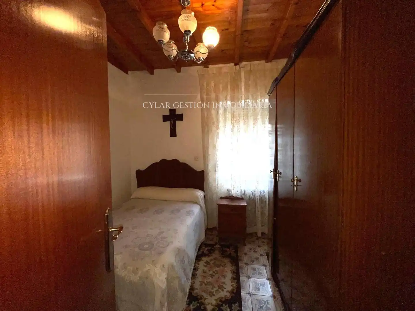 Dormitori de Casa o xalet en venda en San Pedro de Rozados amb Calefacció, Traster i Moblat