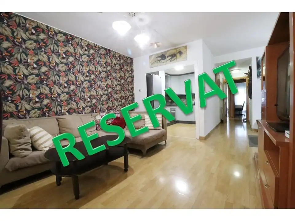 Piso en venta en Sabadell con Calefacción, Parquet y Terraza