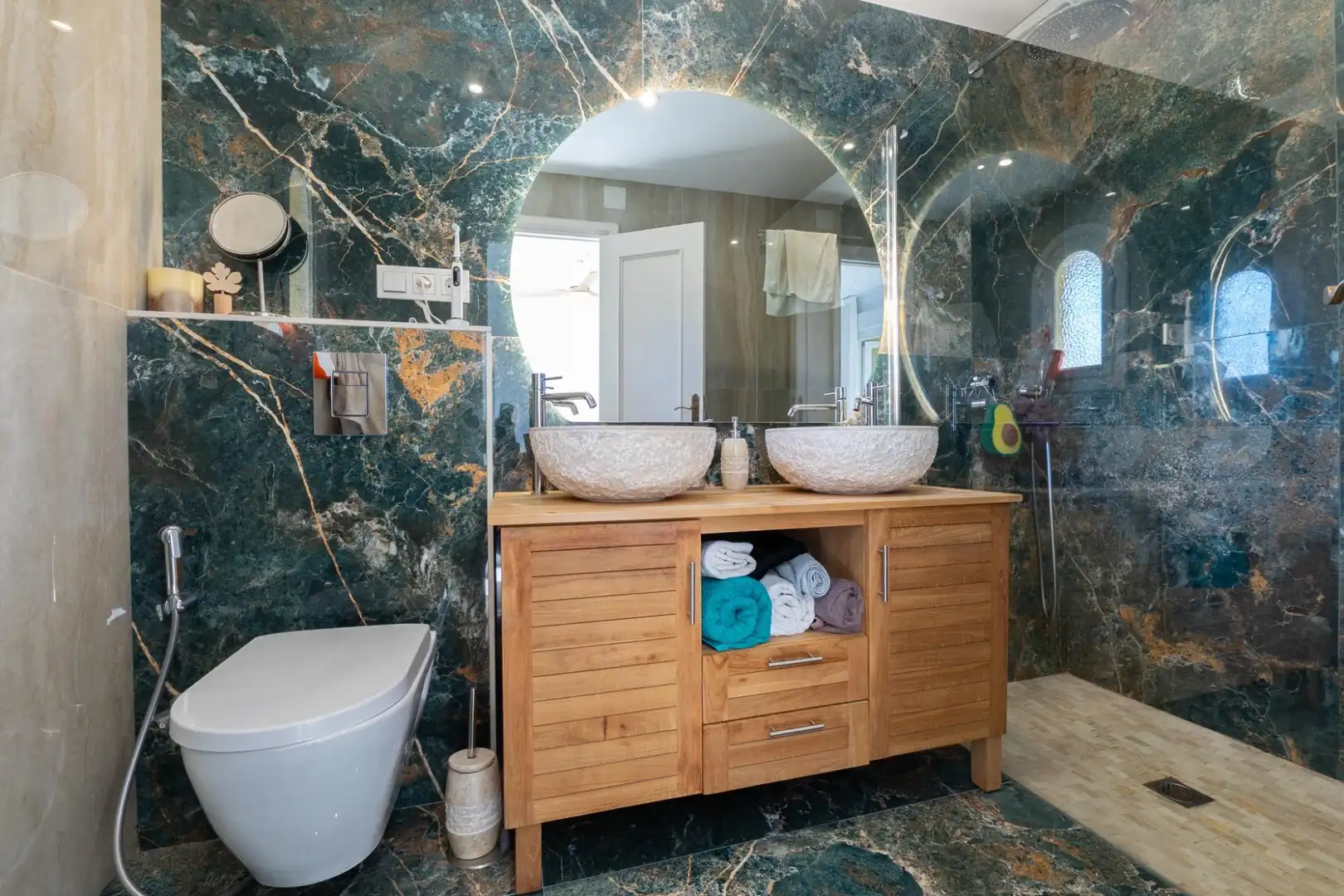 Bathroom of Detached homes for sale in Mijas