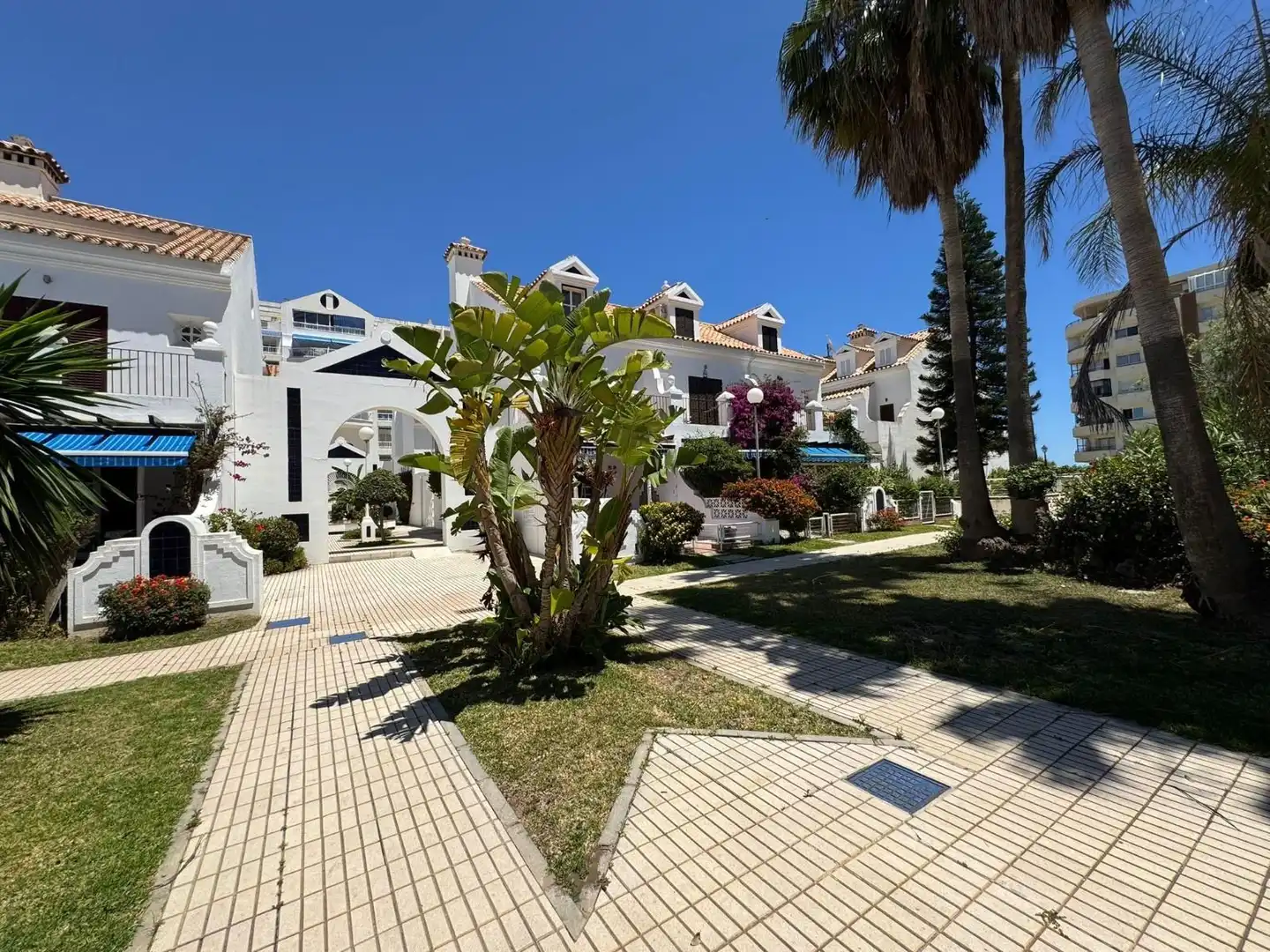 Garten von Einfamilien-Reihenhaus zum Verkauf in Fuengirola mit Klimaanlage, Terrasse und Möbliert