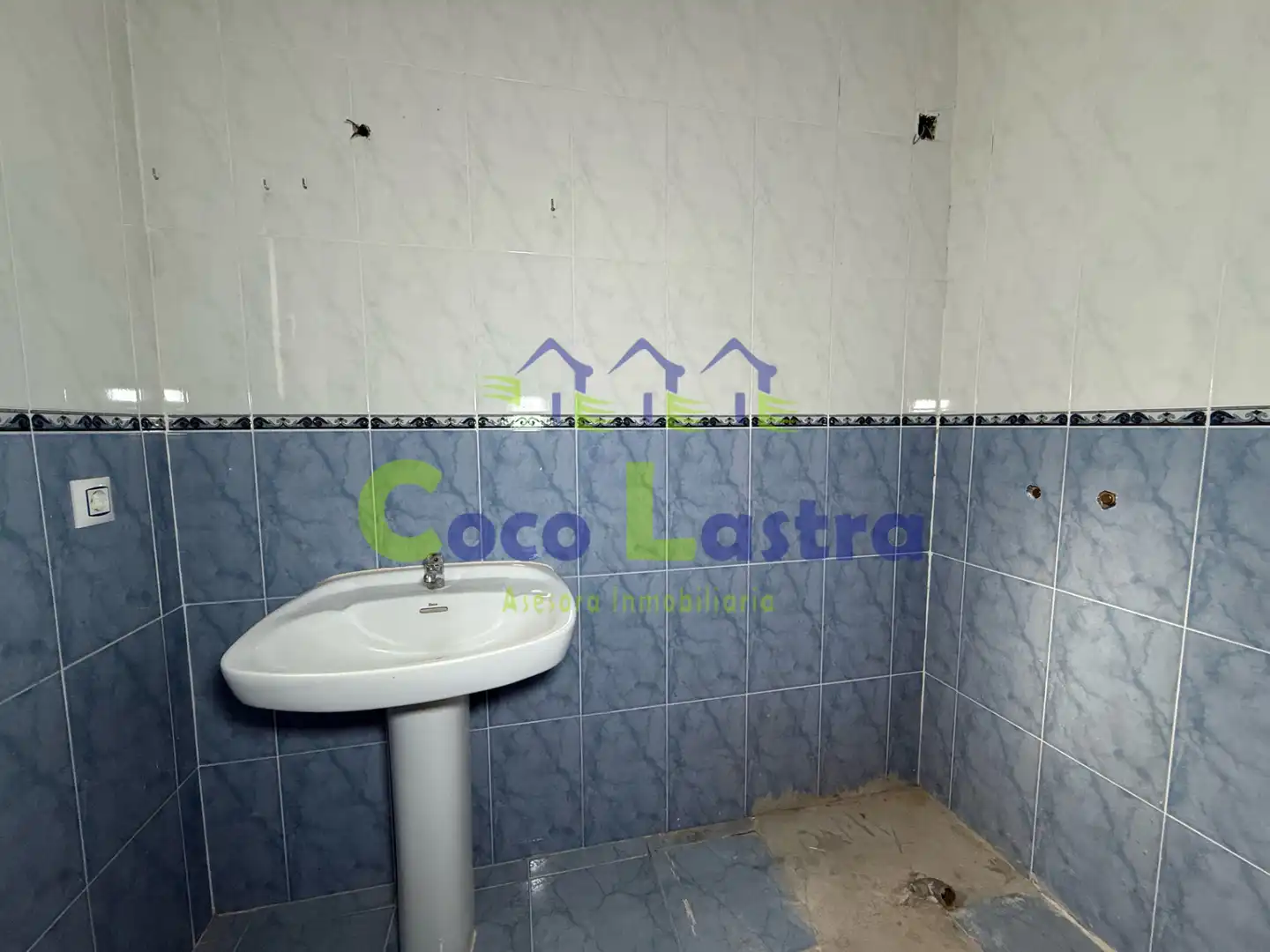 Baño de Piso en venta en Béjar con Calefacción y Balcón