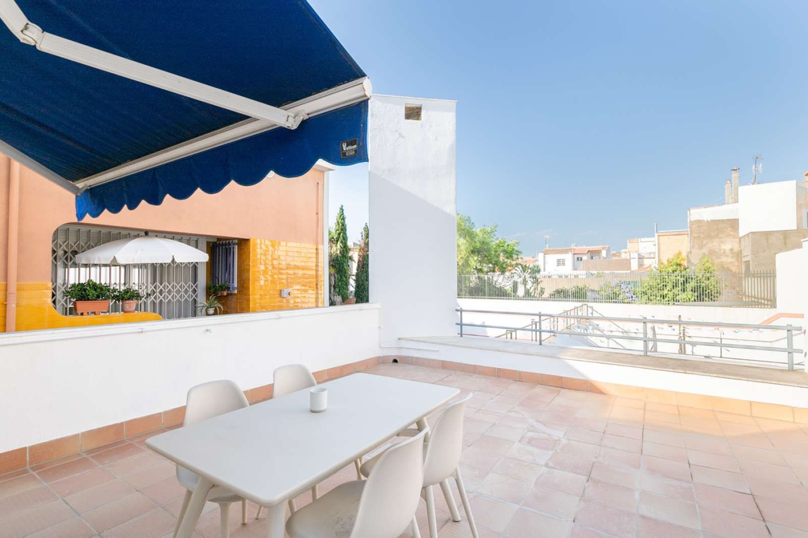 Terrace of Apartment to share in Badalona  with Air Conditioner and Terrace