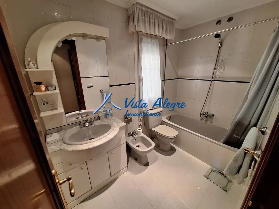 Baño de Piso en venta en Haro con Calefacción, Terraza y Trastero