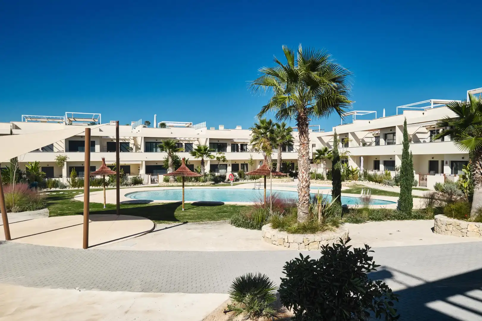 Vista exterior de Pis en venda en Torrevieja amb Jardí privat, Terrassa i Piscina comunitària