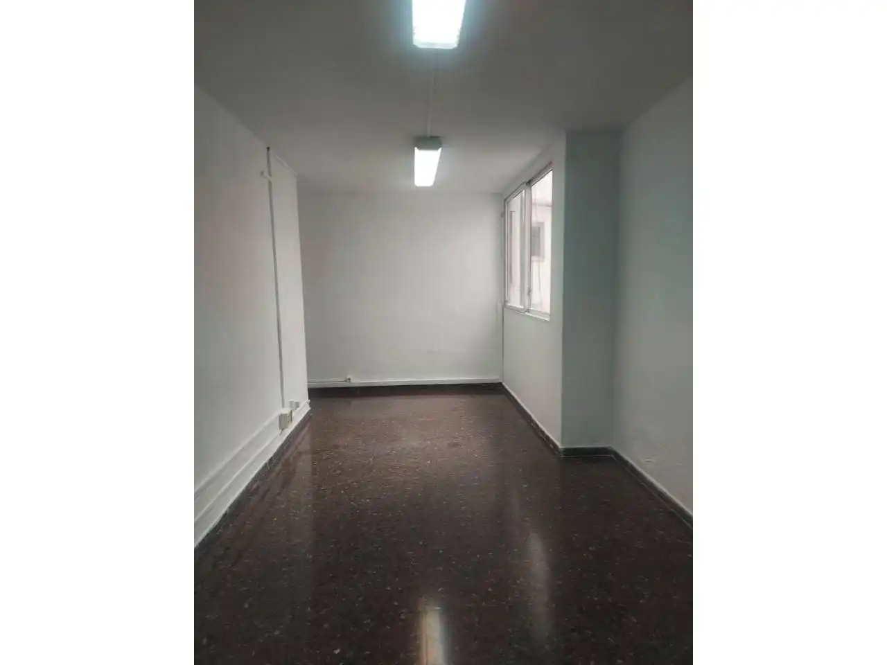 Oficina de alquiler en La Roqueta