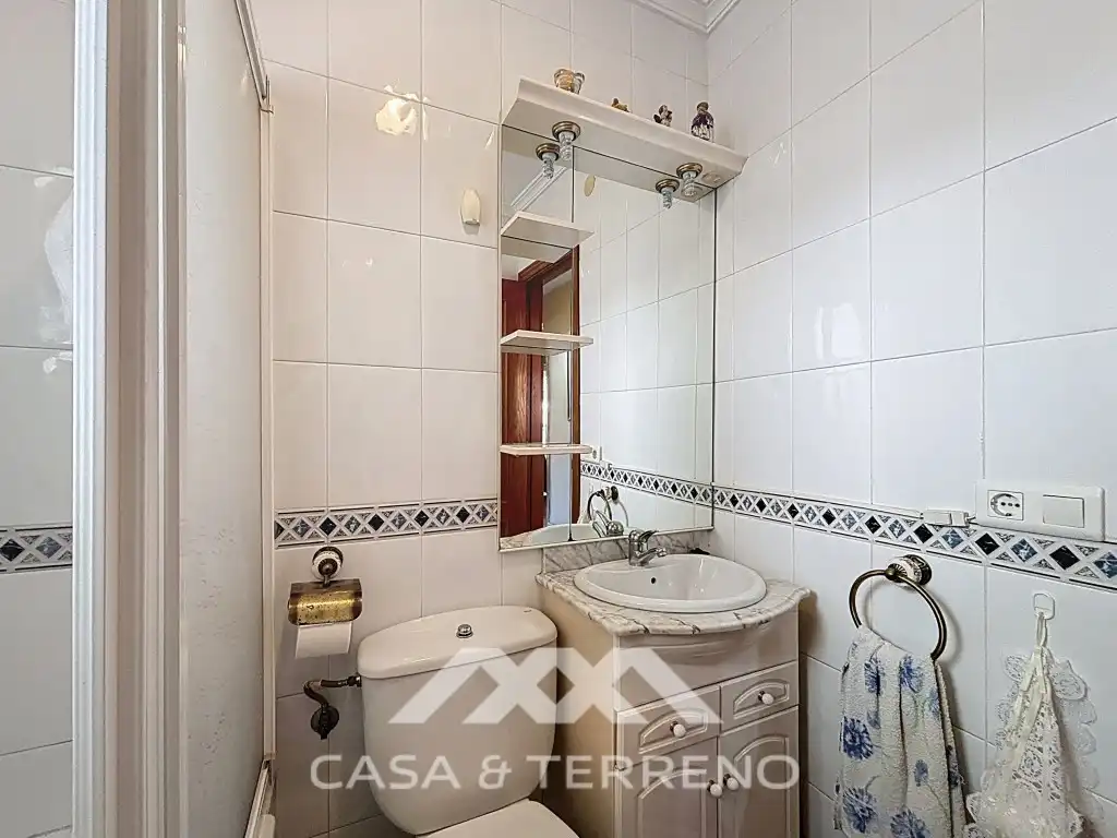 Bany de Casa adosada en venda en Vélez-Málaga amb Aire condicionat, Piscina i Microones