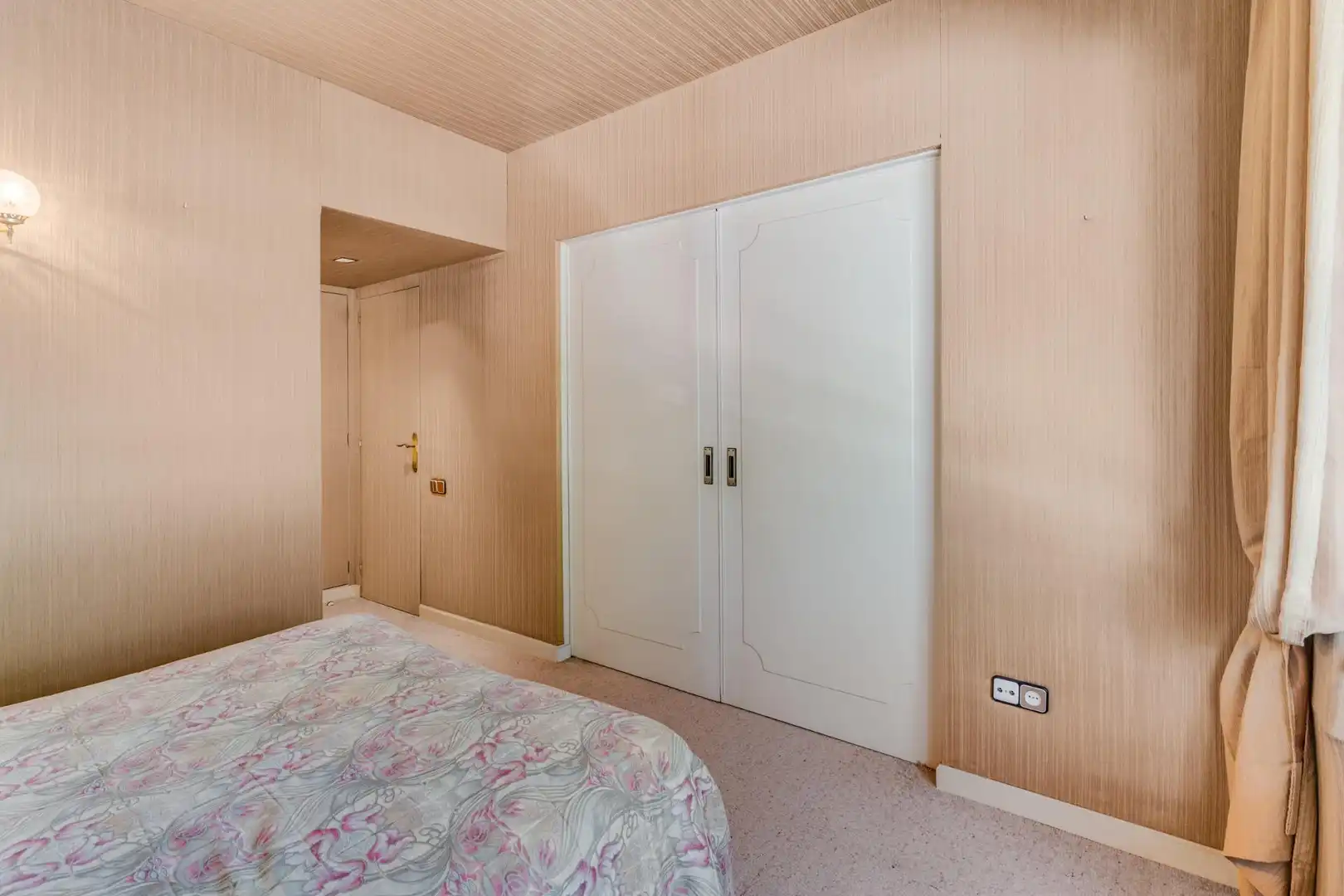 Habitación de Piso en venta en Barcelona con Balcón y Alarma