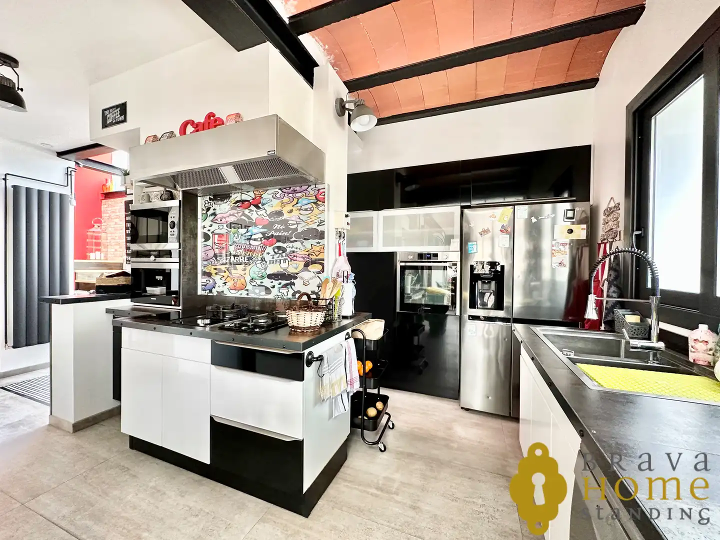 Küche von Haus oder Chalet zum Verkauf in Empuriabrava mit Klimaanlage, Heizung und Privatgarten
