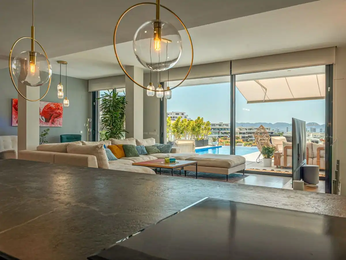 Chalet con piscina en venta en Golf Bahía, imagen 6