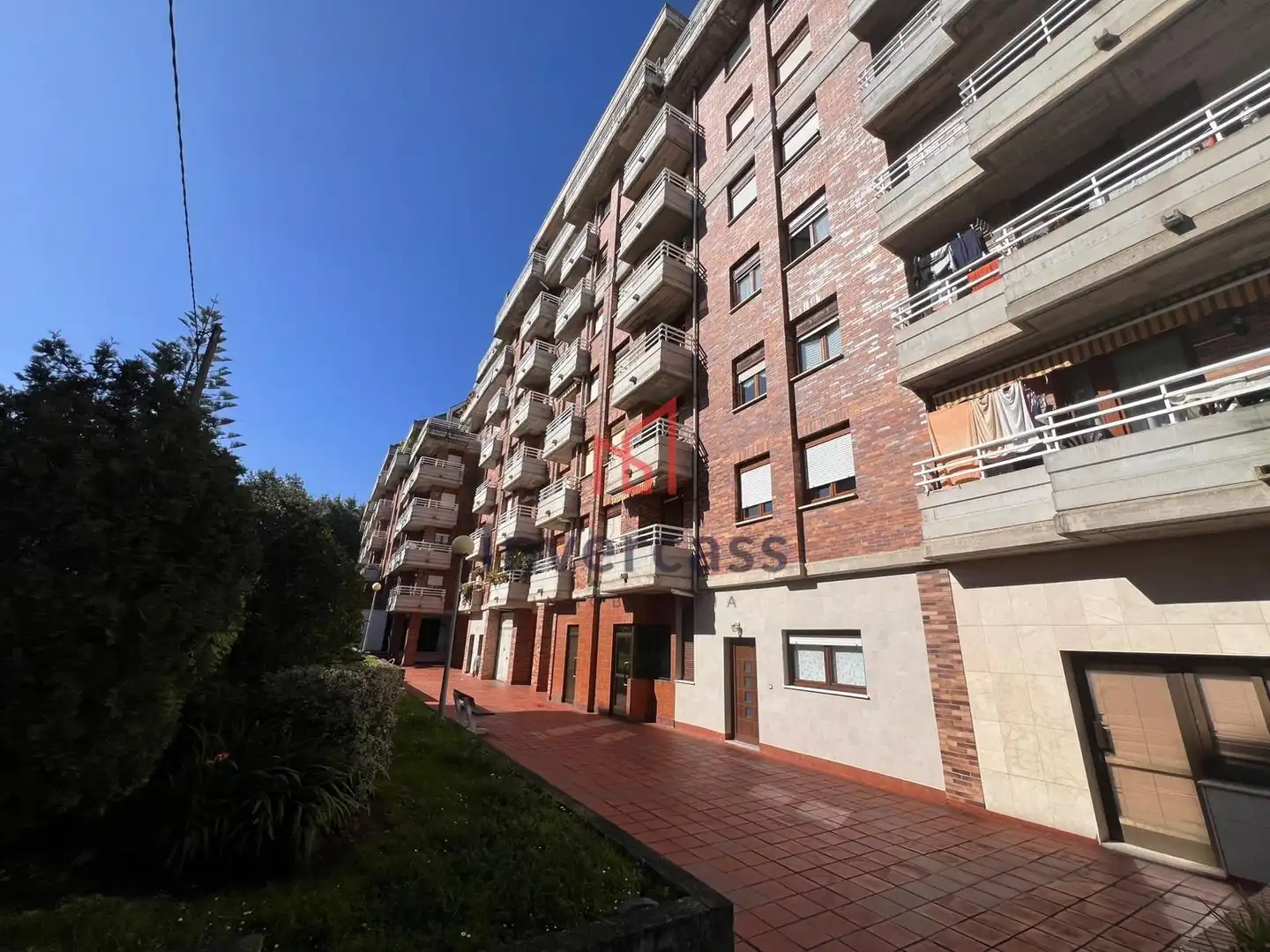 Vista exterior de Piso en venta en Castro-Urdiales con Calefacción y Terraza
