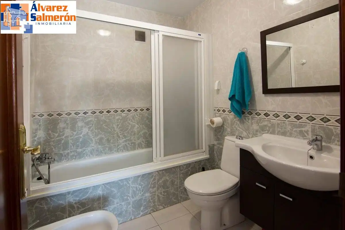 Bathroom of Flat for sale in Zaidín