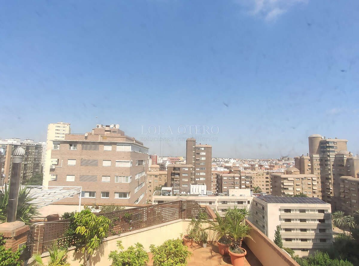 Vista exterior de Pis en venda en  Valencia Capital amb Aire condicionat, Calefacció i Moblat
