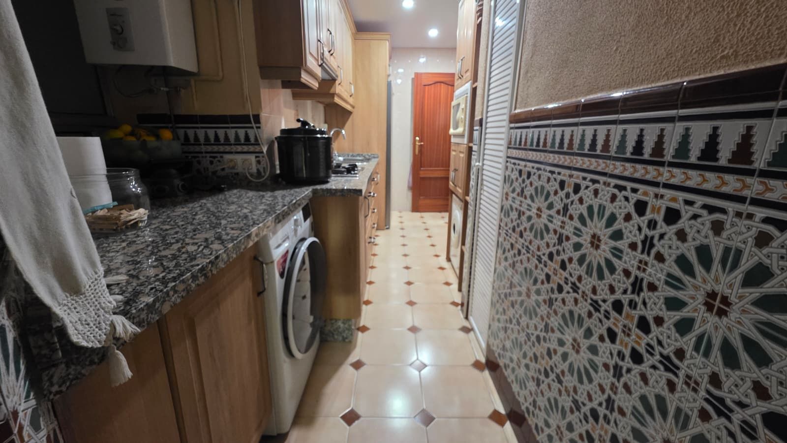 Kitchen of Flat for sale in  Sevilla Capital  with Terrace and Storage room