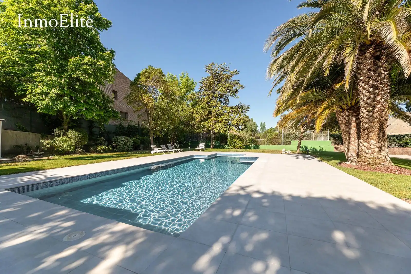 Piscina de Casa o xalet en venda en Pozuelo de Alarcón amb Aire condicionat, Calefacció i Jardí privat