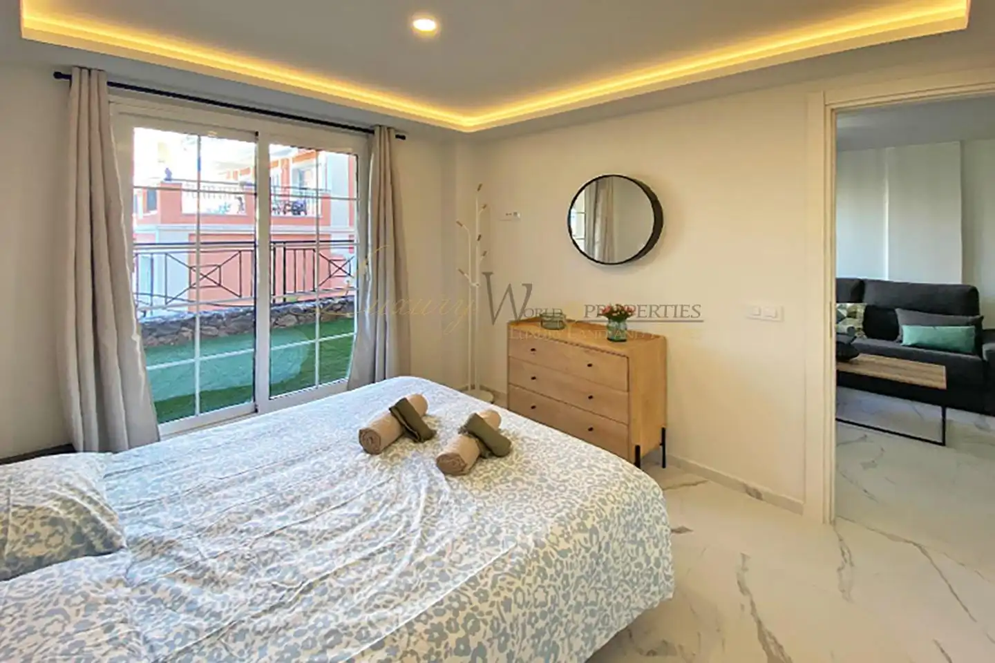 Habitación de Apartamento en venta en Arona con Terraza, Amueblado y Piscina comunitaria
