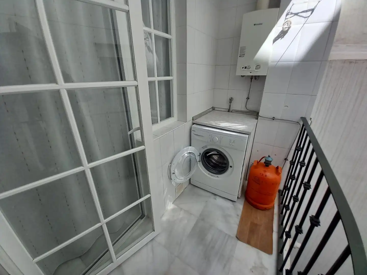 Bathroom of Flat for rent in Ronda  with Air Conditioner, Heating and Furnished