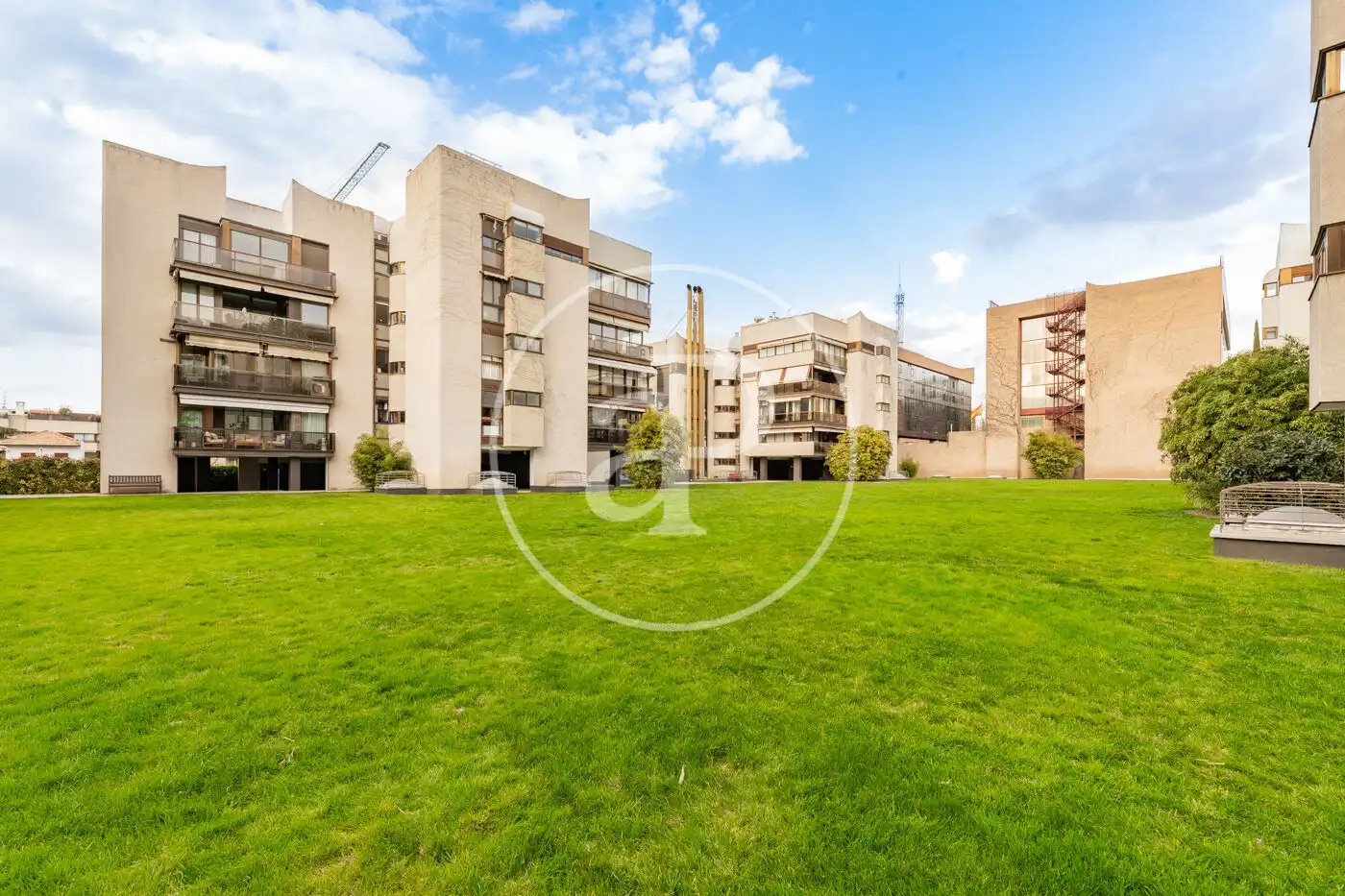 Vista exterior de Pis en venda en Madrid amb Aire condicionat, Calefacció i Jardí privat