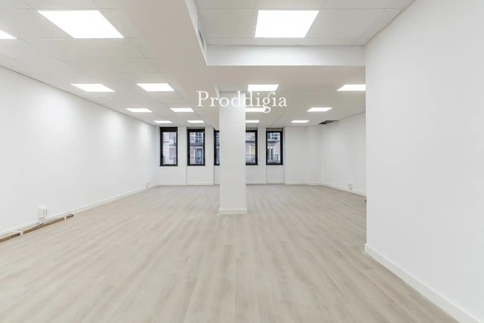 Office for rent in Barcelona  with Air Conditioner, Heating and Alarm