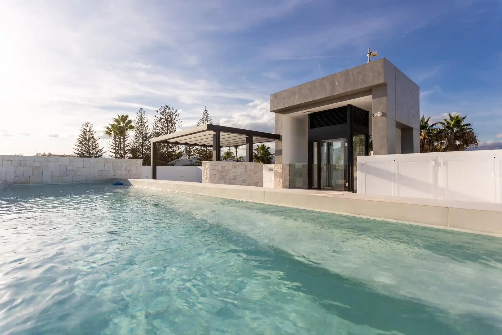 Swimming pool of Houses for sale in Marbella  with Air Conditioner, Terrace and Storage room