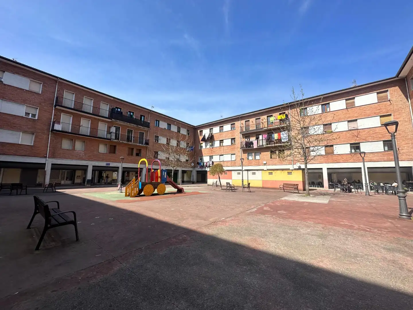 Vista exterior de Piso en venta en San Martín del Rey Aurelio con Calefacción, Trastero y Balcón