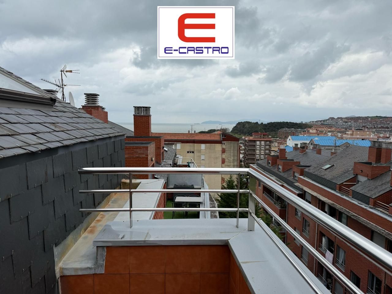 Terraza de Ático en venta en Castro-Urdiales con Calefacción, Terraza y Trastero