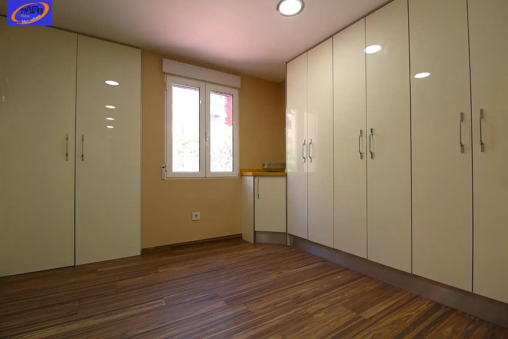 Bedroom of Flat for sale in Valencia  with Air Conditioner, Heating and Storage room