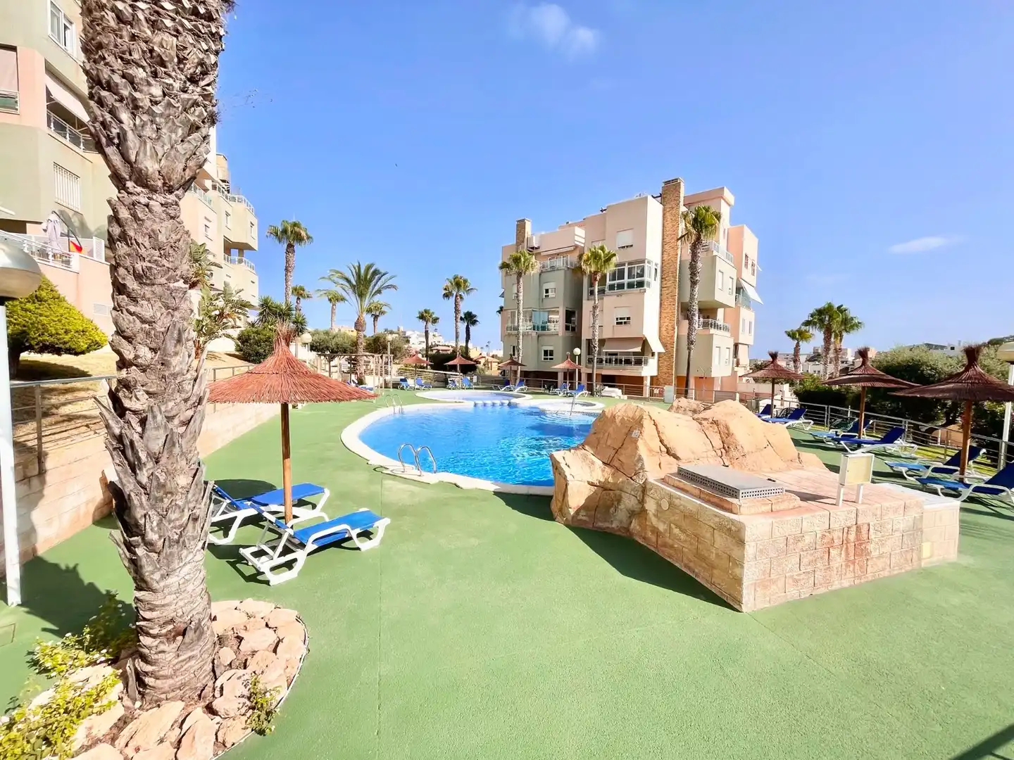 Piscina de Apartament de lloguer en Cartagena amb Aire condicionat, Piscina i Moblat