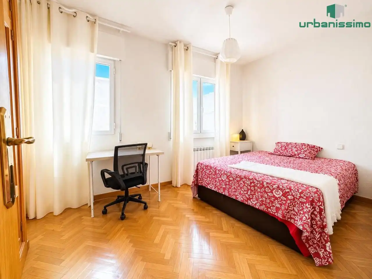 Dormitori de Apartament en venda en Madrid amb Calefacció