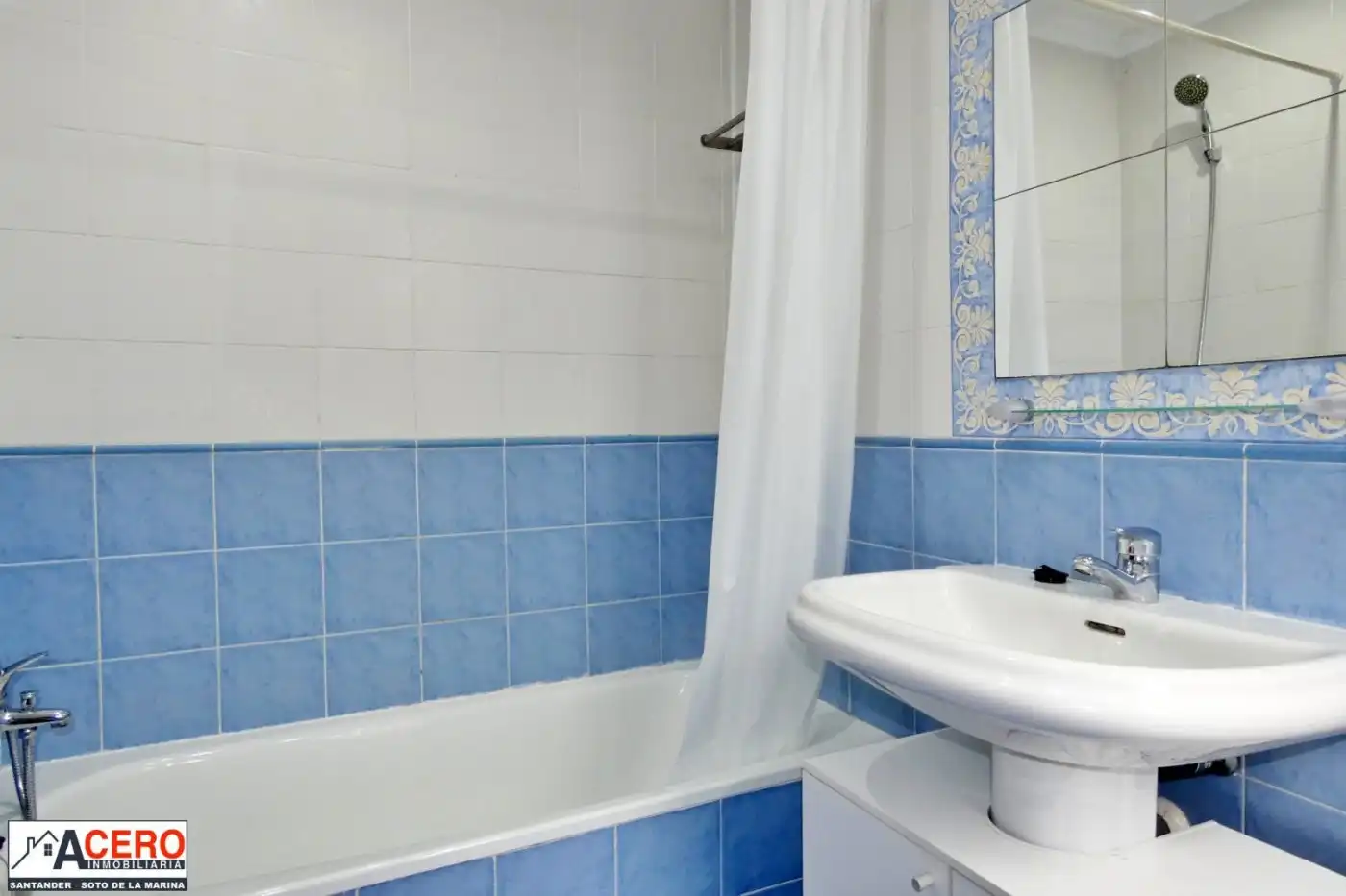 Bathroom of Flat for rent in Santa Cruz de Bezana  with Heating, Parquet flooring and Furnished