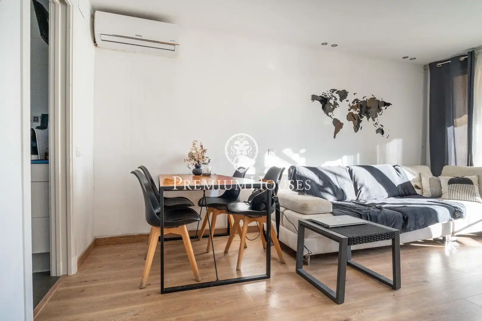 Wohnzimmer von Erdgeschoss zum Verkauf in Sant Pere de Ribes mit Klimaanlage, Heizung und Privatgarten