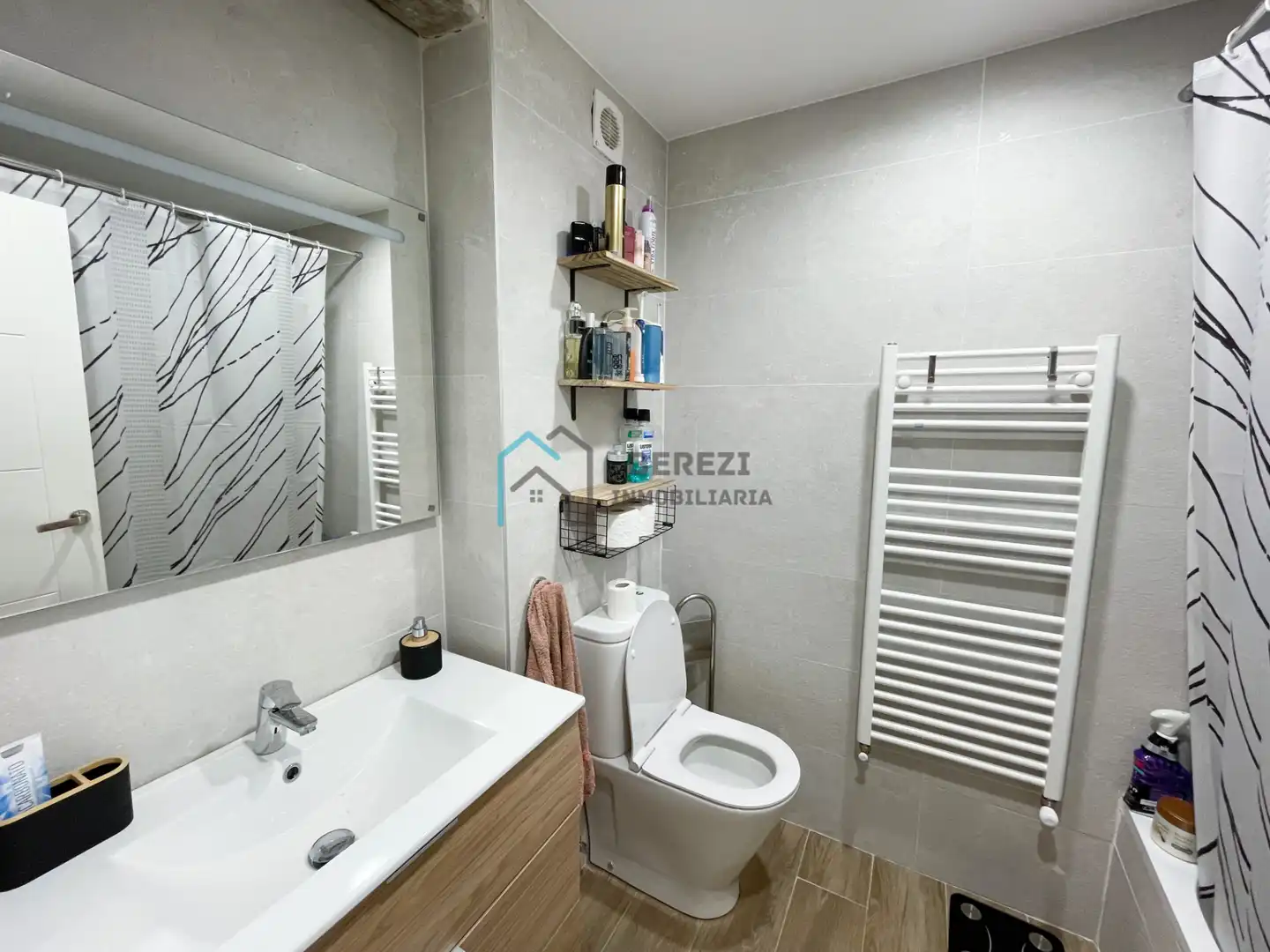 Baño de Piso en venta en Bermeo con Calefacción, Terraza y Trastero